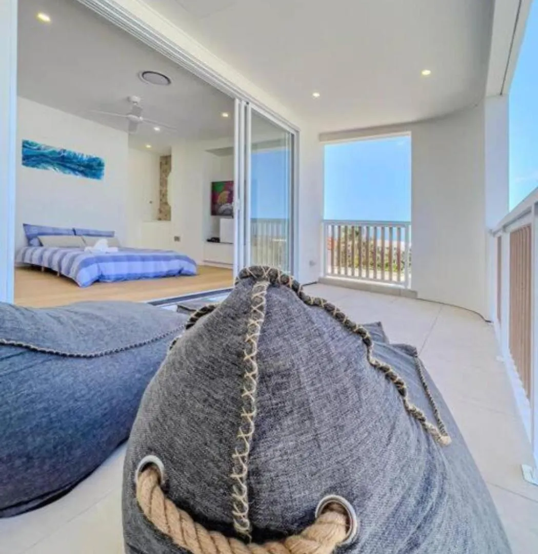 Large New Large Luxury Villa Gold Coast