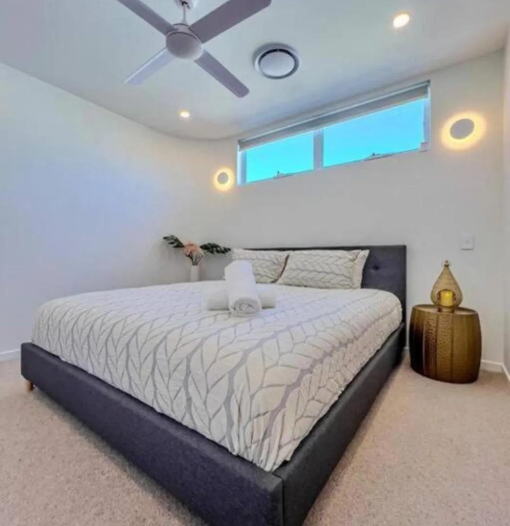 Large New Large Luxury Villa Gold Coast Apartment